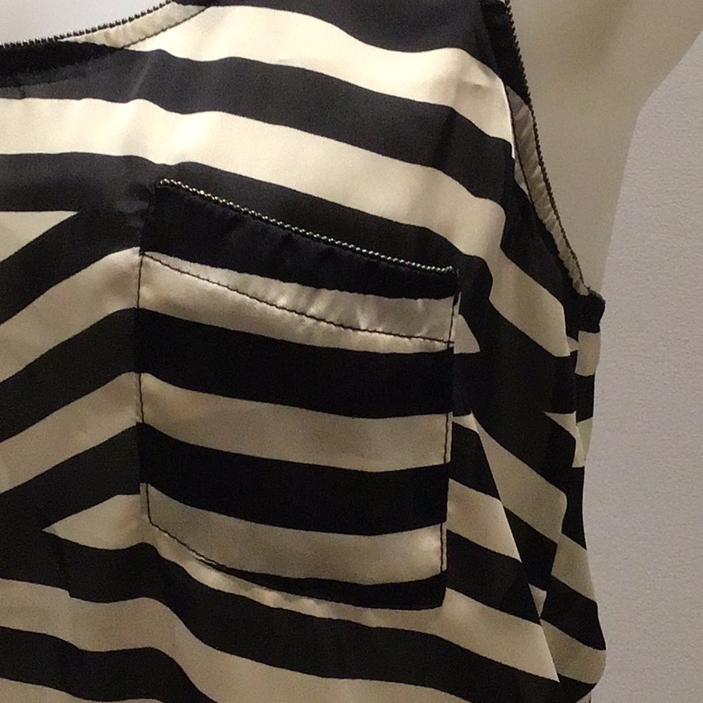 Stylish Tank Top - Picture 2 of 3